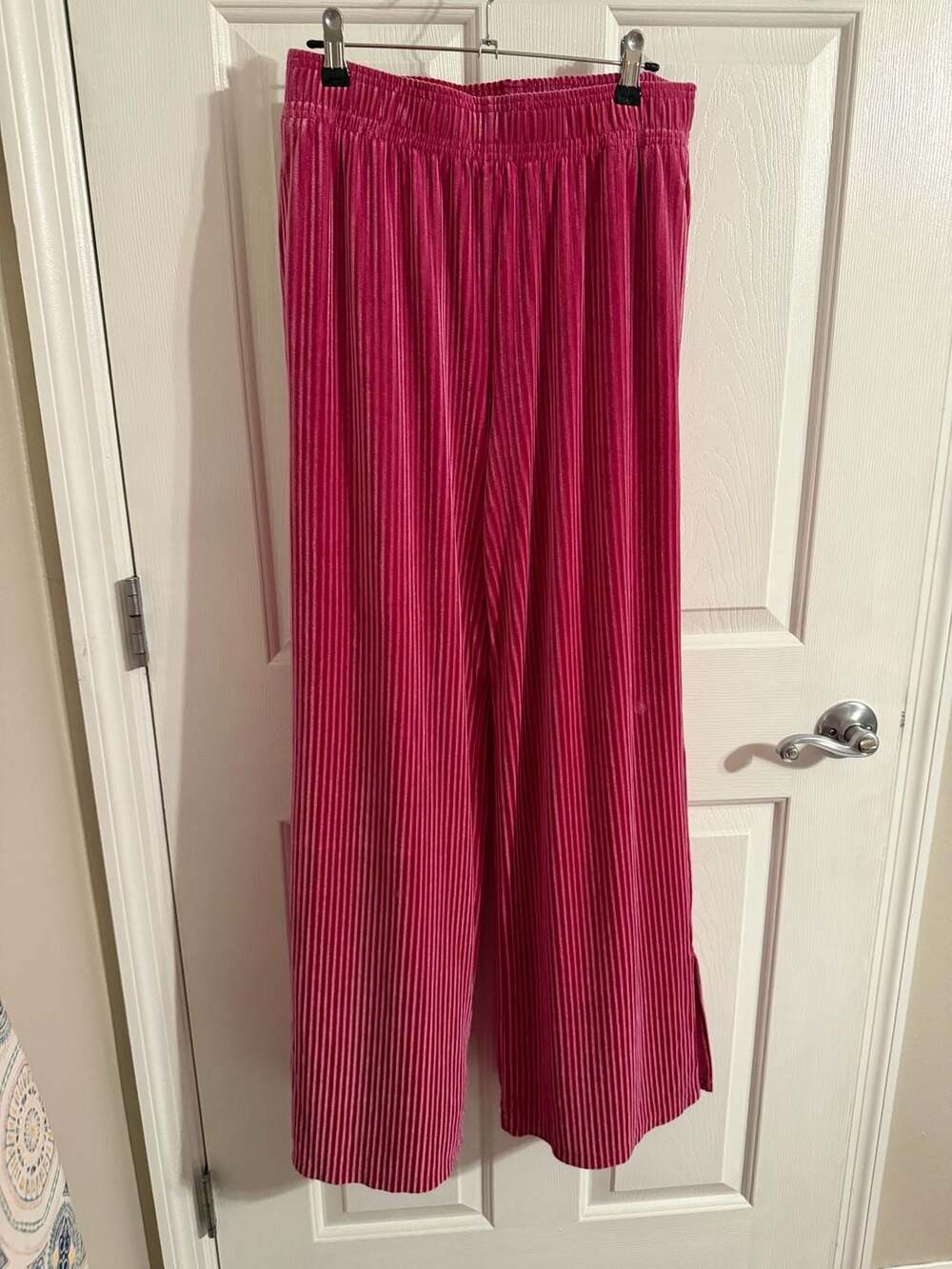 Colsie Women's Fuchsia Pink Pleated Velvet Wide Leg Lounge Pants